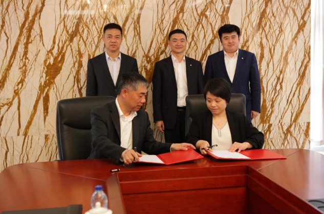 上海联交所上海交易总部总经理花赪与泰康健投上海分公司总经理徐晓欢